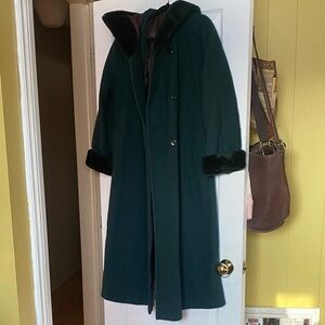 Elegant Dark Green Long Coat with Faux Fur Trim Wool Vintage